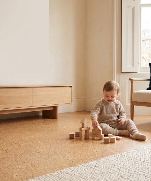 Como Oak White - 7/16&Quot; (11Mm) - Swiss Design Cork Floating (Fcow11) Children Reading Together On Como White Oak Swiss Cork Design Flooring, Showing Comfort And Softness Perfect For Playrooms Or Daycares. Daycare