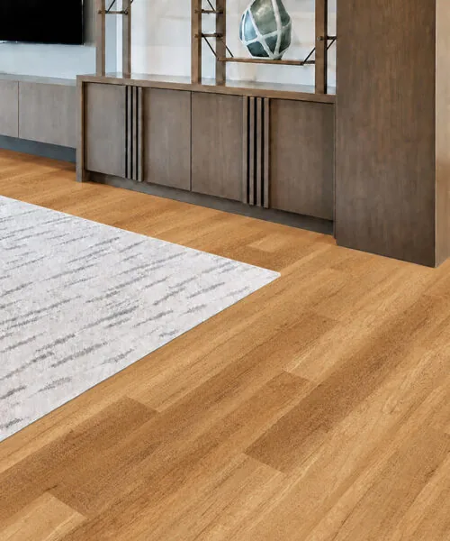 Spanish Cedar - 13/32&Quot; (10.5Mm) - Design Cork Floating (Fsc10.5) Spanish Cedar Medium-Brown Cork Plank Flooring With A Linear Grain Pattern In A Modern Living Room.